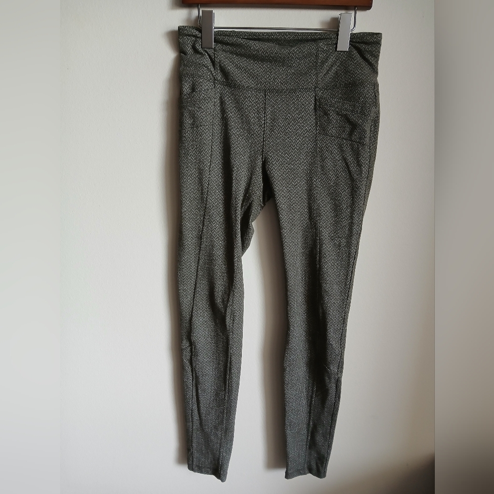 Athleta Women's Size Medium leggings pockets